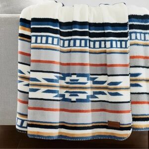 🎉LAST PIECE🎉Pendleton Fleece Throw